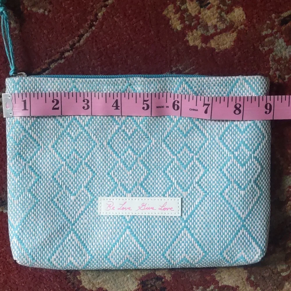 3/15 🦇 Blue and White Clutch - Picture 5 of 5
